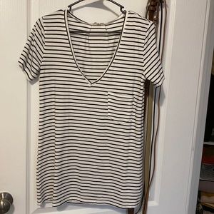Like New Striped V Neck Tee